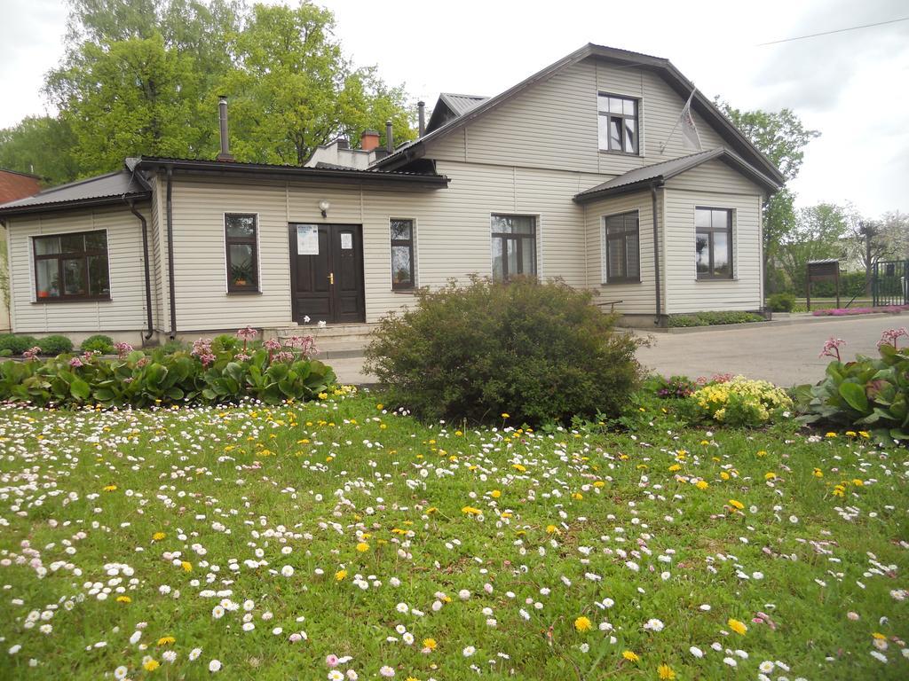 Latvijas Sarkana Krusta Viesnica Rēzekne Esterno foto